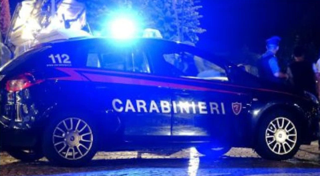 Inseguiti in autostrada dai Carabinieri, fermati, scappano per i campi e scompaiono nella notte