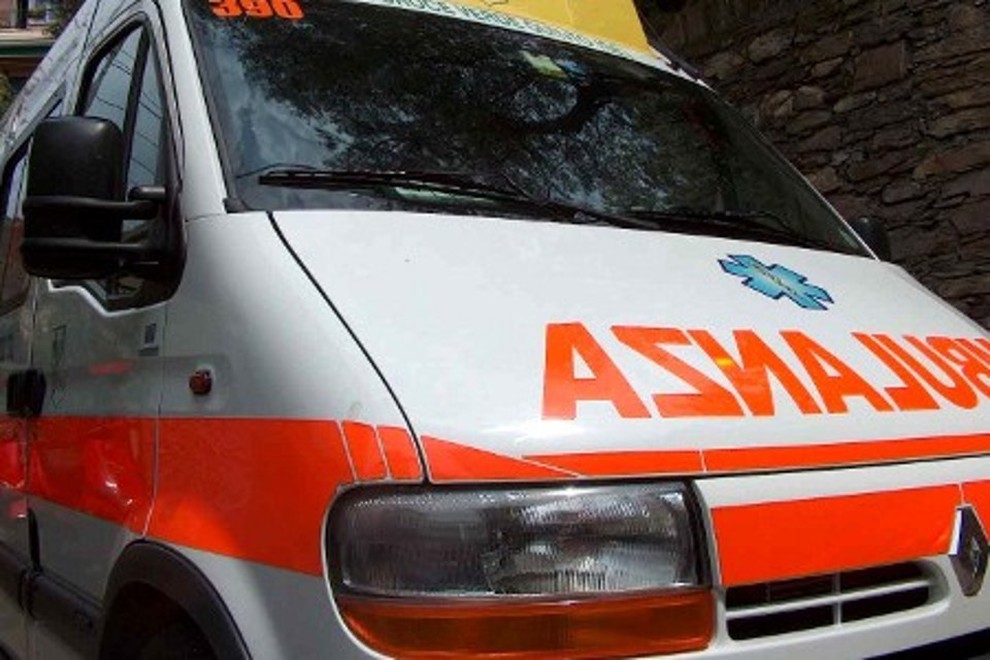 Incidente stradale grave un motociclista