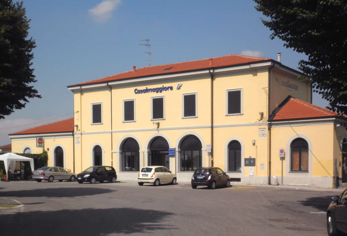 Casapound manifesti abusivi e offensivi: rimossi