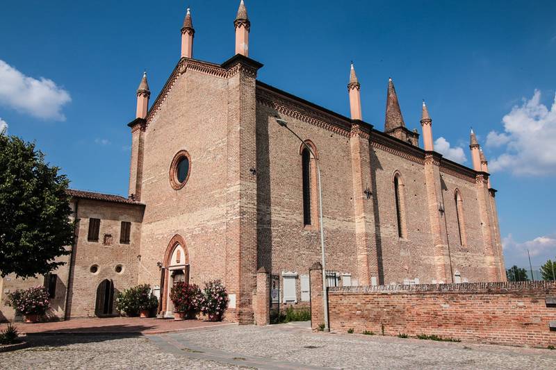 Minacce di morte al parroco la chiesa viene chiusa