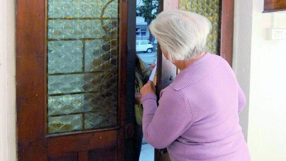 Truffe agli anziani ecco come riconoscerle ed evitarle
