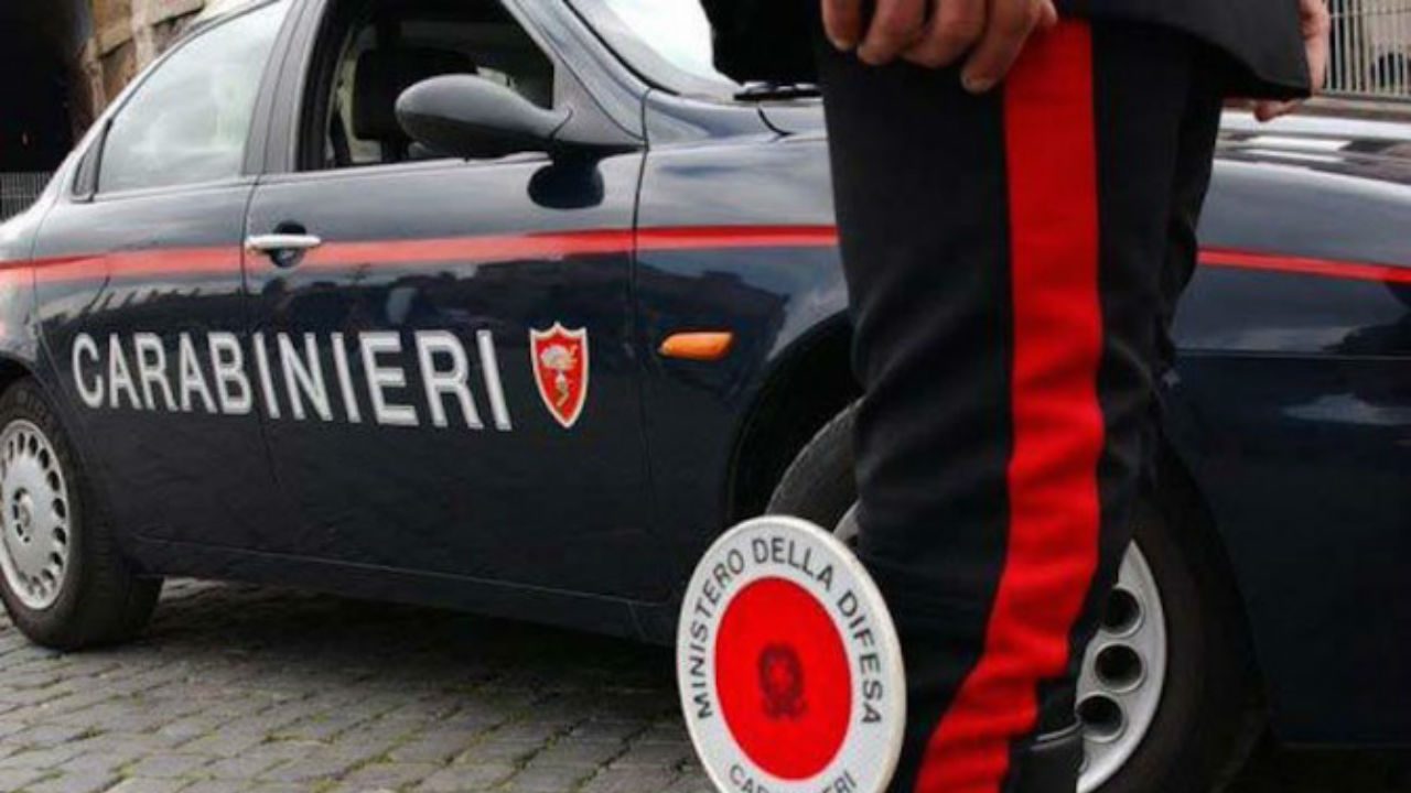 Spaccio ai Giardini Nuvolari: tenta di vendere a un poliziotto in borghese