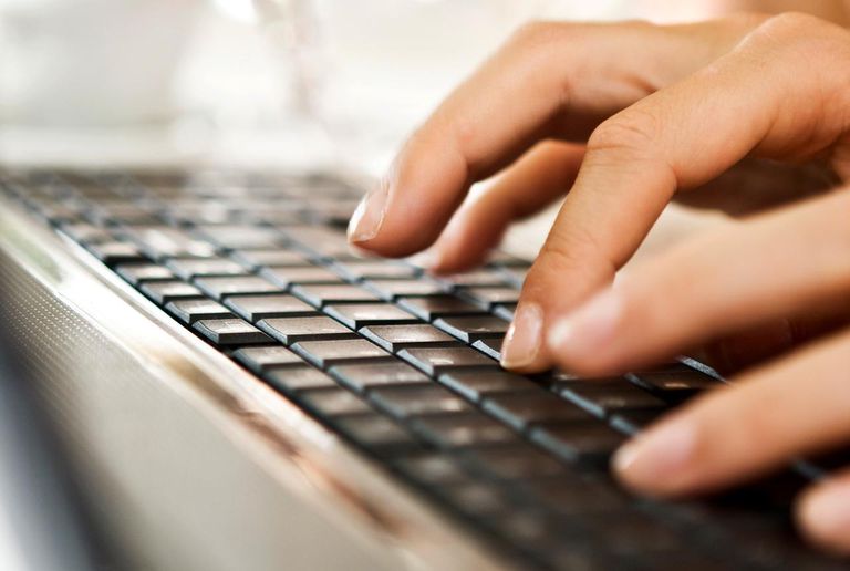 Chat erotiche con gli alunni: il pm chiede rinvio a giudizio per il Prof