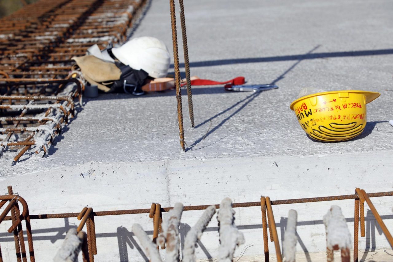 Morte sul lavoro: operaio 51enne colpito da un traliccio a Cavriana