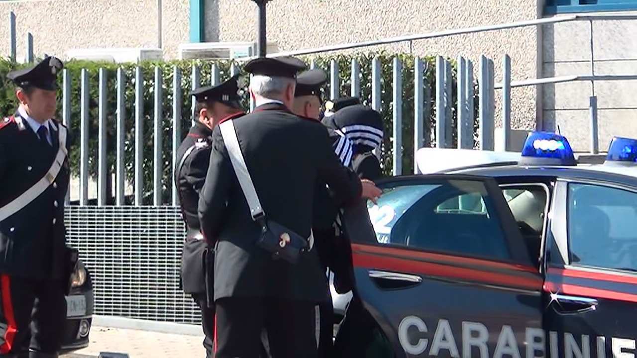 Ordine di carcerazione ma se ne va tranquillamente a piedi per la città