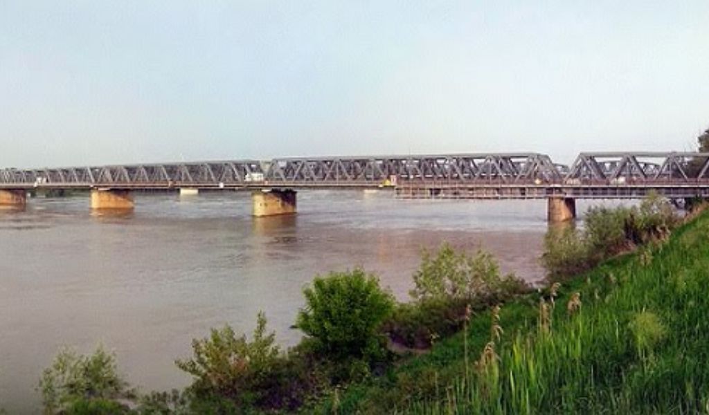 Si getta dal ponte di Ostiglia corpo di una donna recuperato
