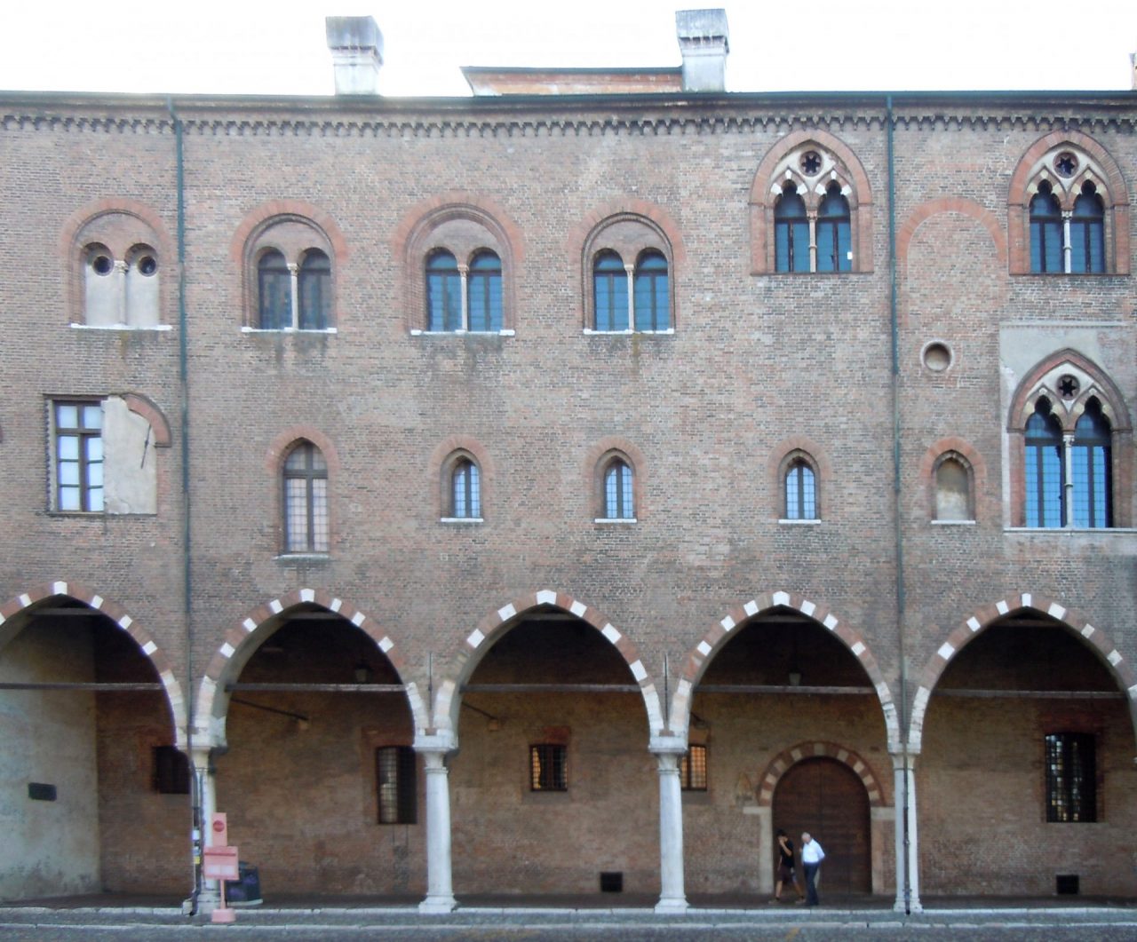 Palazzo Ducale la difesa di Assman che cerca di salvare almeno il 1° Maggio