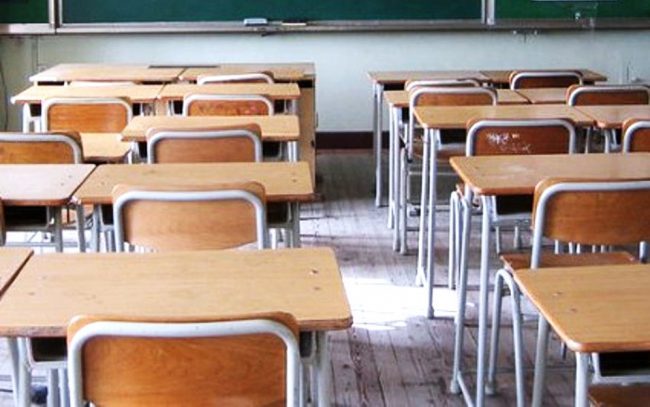 Maestra elementare denuncia maltrattamenti su bimba e viene sospesa