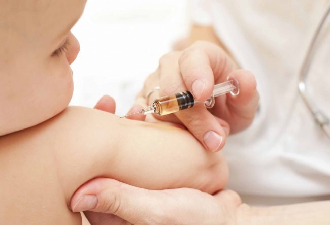 Vaccinazioni Lombardia | Non si faranno più dai pediatri: stop della Regione