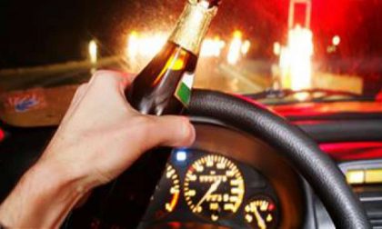 Guida ubriaco, denuncia e ritiro di patente per un 24enne
