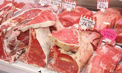 Batteri nella carne: supermercato ritira i lotti