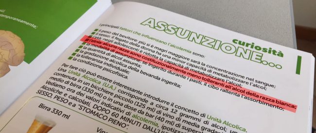 Educazione stradale: nel libretto del Comune si parla di “razze meno tolleranti all’alcol”