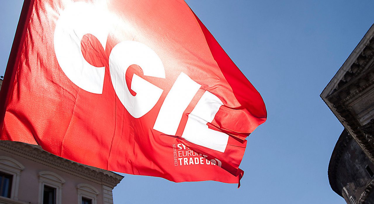 Provocazione fascista contro tre sedi CGIL