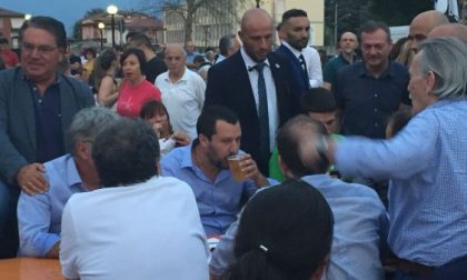 Salvini in Bergamasca, birra e salsiccia col popolo della Lega