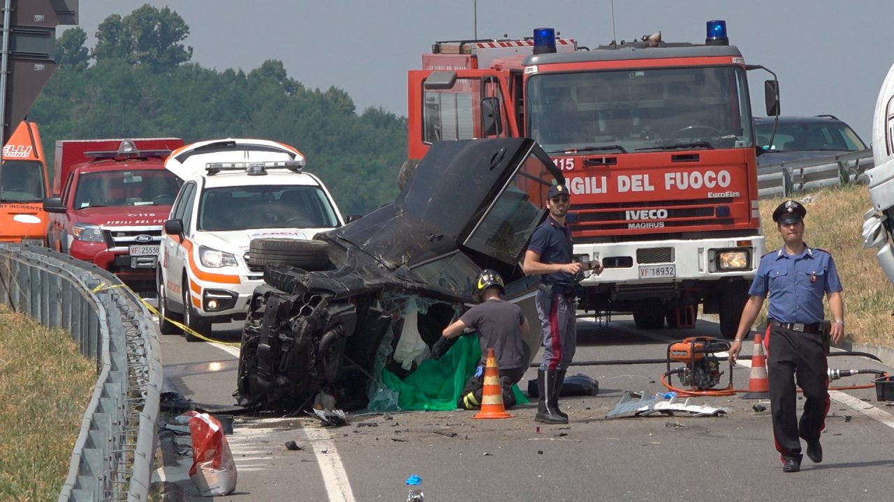 Schianto sulla Statale 42, quattro morti FOTO
