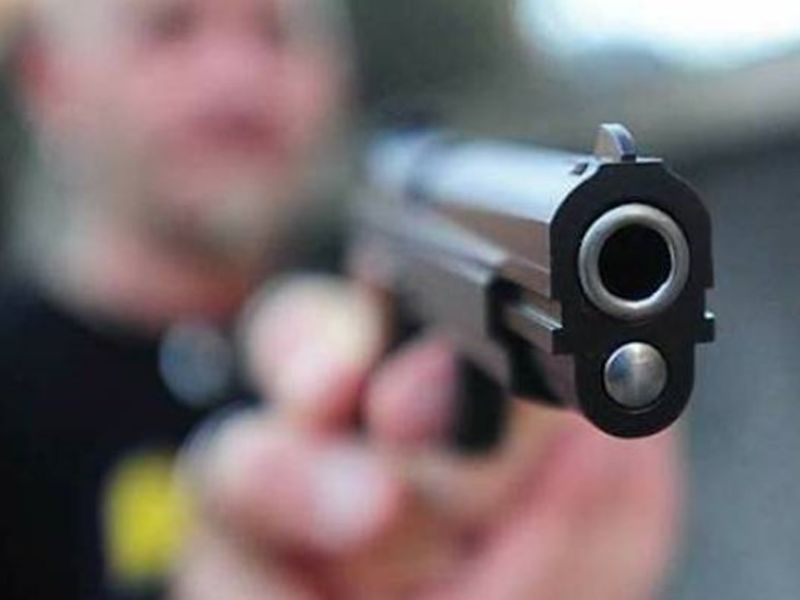 Entra in armeria e tenta di sparare: ex parà bloccato col taser