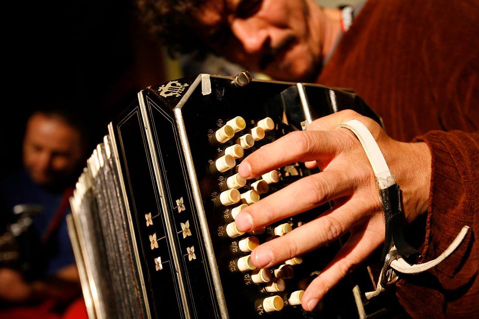 Carlo Maver, il virtuoso del bandoneòn, in concerto alle Bertone