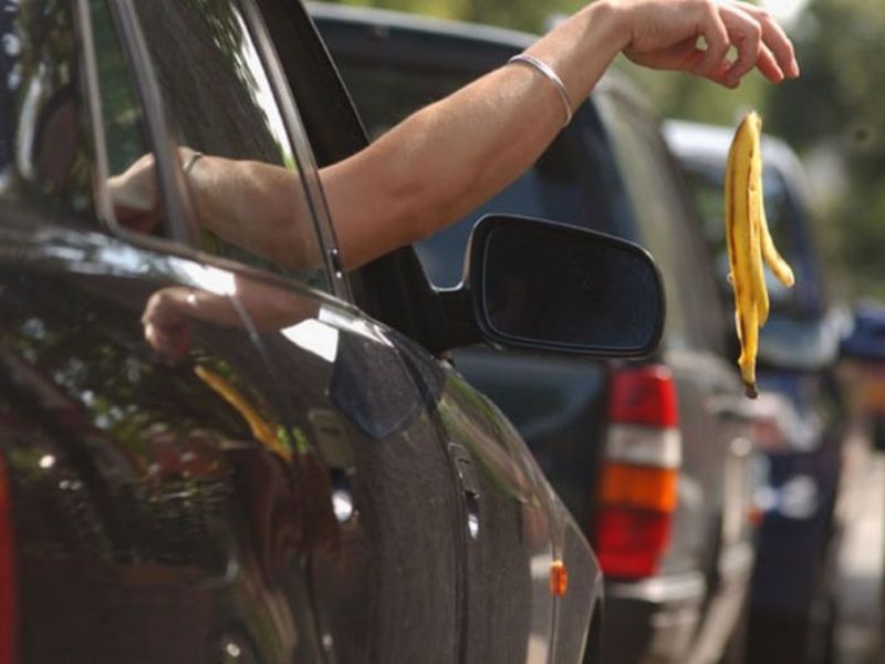 Multe pesanti per chi getta rifiuti dal finestrino
