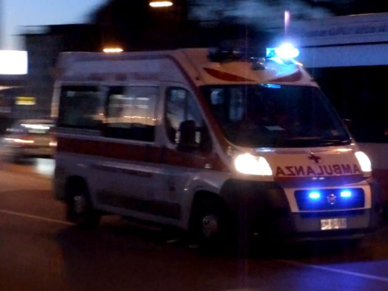 Fuori strada con l’auto, soccorso 20enne SIRENE DI NOTTE