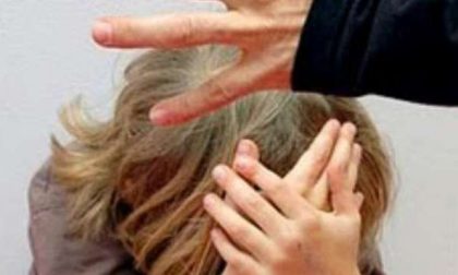 Padre schiaffeggia figlia che ha rubato le caramelle: denunciato per abuso di mezzi di correzione