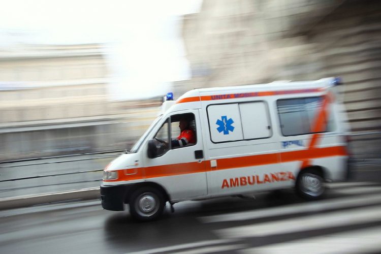 Tragico incidente a Viadana: fuori strada con l’auto, muore 75enne