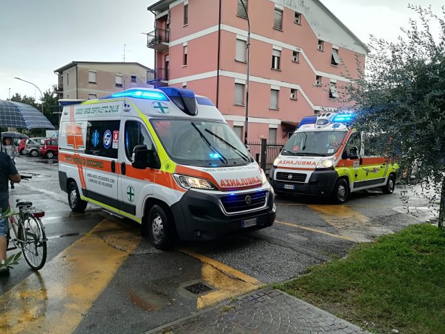 Due ragazzi investiti da un fulmine