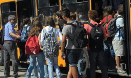 Cenere sui capelli e insulti, autobus per Mantova carico di bulli