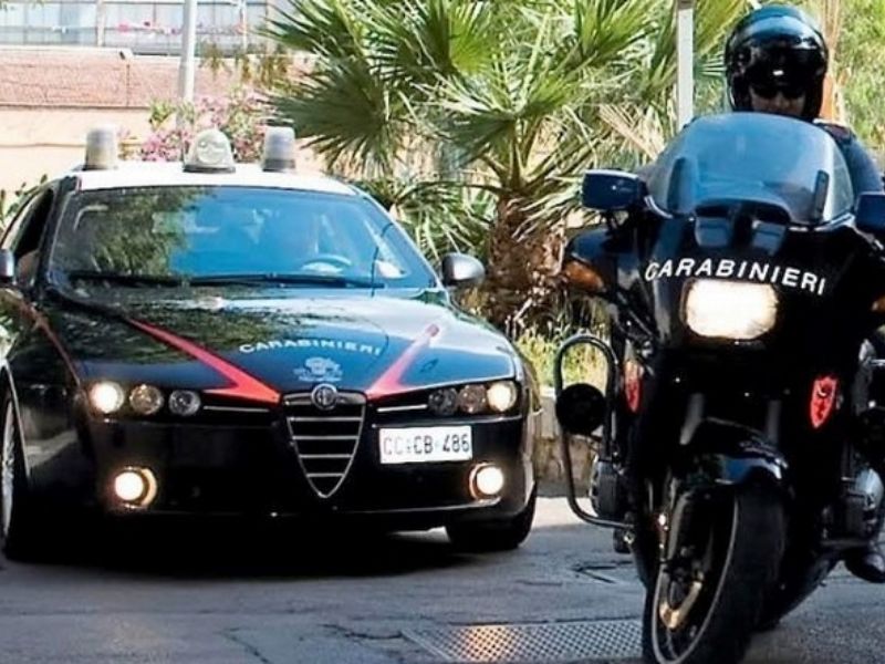 Aggredisce connazionale con oggetto contundente nei giardini adiacenti Palazzo Te