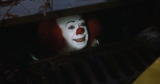 Giallo del clown armato di coltello, le Forze dell’ordine: “Nulla agli atti”