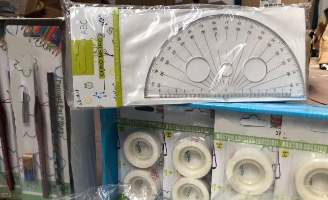Sequestrati tre milioni di prodotti per la scuola non sicuri: “Occhio agli acquisti del rientro in classe”