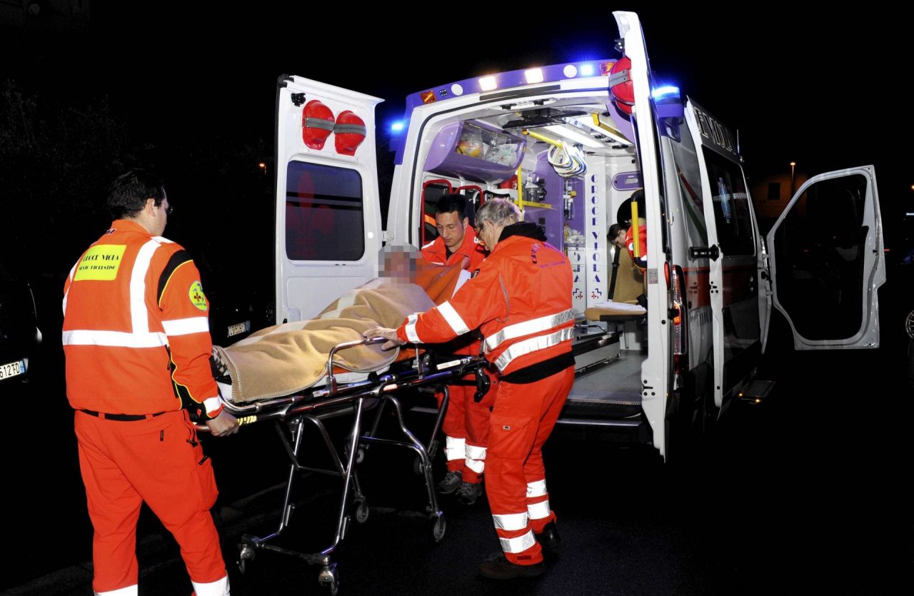 Auto ribaltata, infortuni, malori e intossicazione etilica SIRENE DI NOTTE
