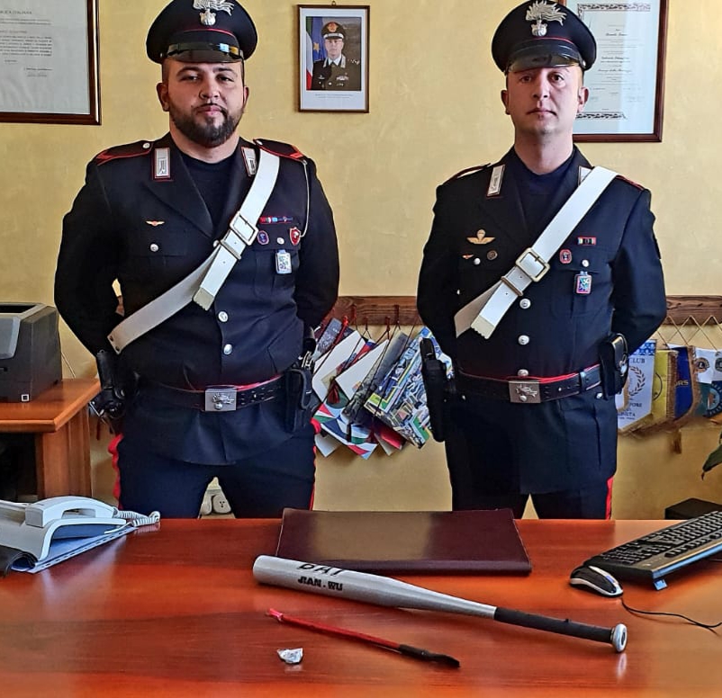 Mazza da baseball e piede di porco in auto: denunciato 18enne