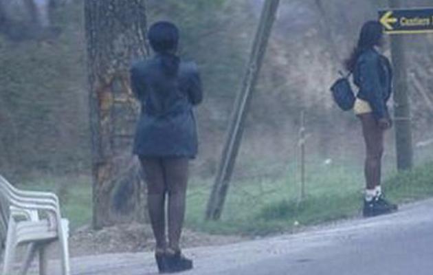Riti voodoo per costringere ragazze a prostituirsi, tre arresti