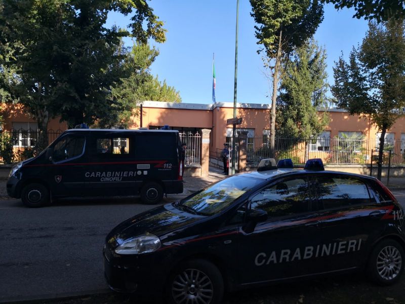 Spaccio nei pressi delle scuole: controllati 5 pullman carichi di studenti