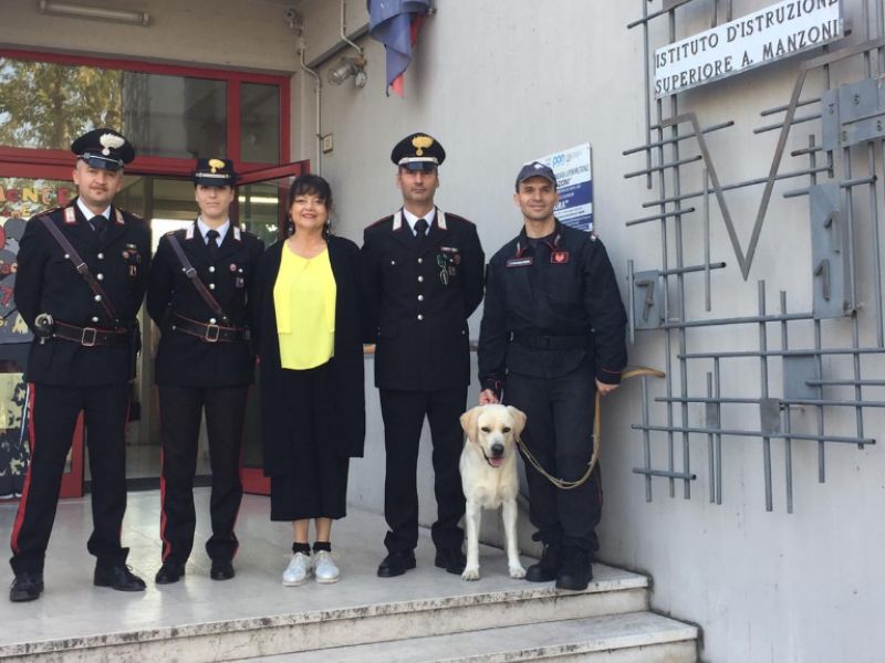 Unità cinofile in visita agli studenti dell’Istituto Manzoni di Suzzara