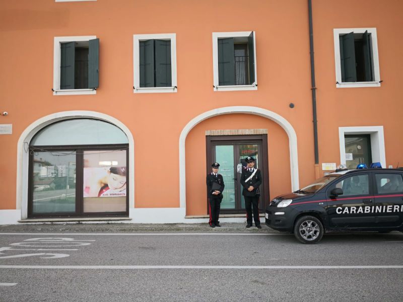 Carenze igienico sanitarie e violazioni sulla privacy, sospesa attività centro massaggi cinese