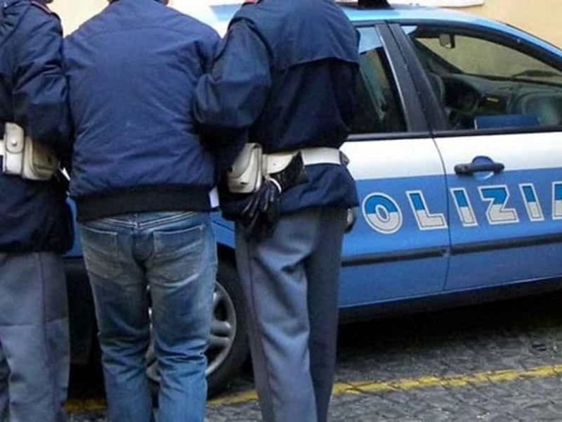 Furti in appartamento e ricettazione: arrestati due professionisti del crimine
