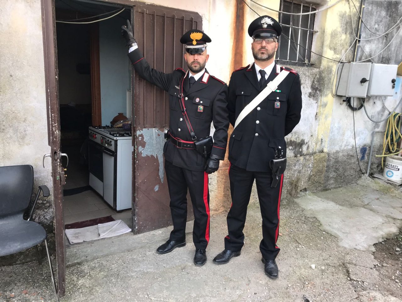 Occupazione abusiva e manomissione del contatore: arrestato 46enne