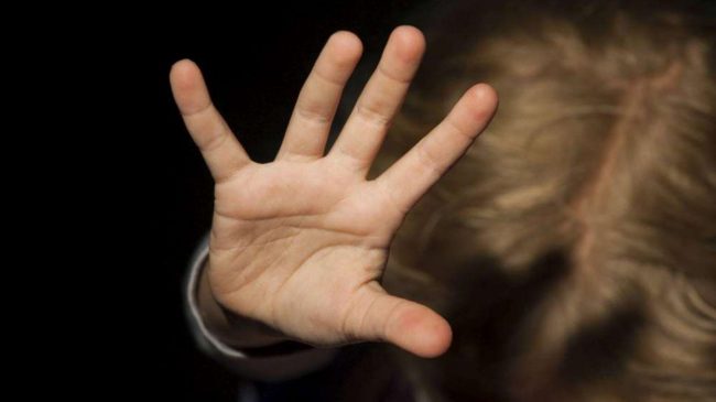 Derubava clienti disabili psichici, denunciato avvocato senza scrupoli