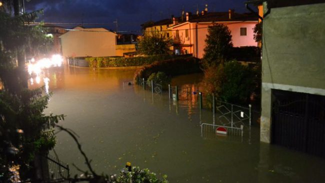 Maltempo in Lombardia, un disastro: ovunque bombe d’acqua e trombe d’aria