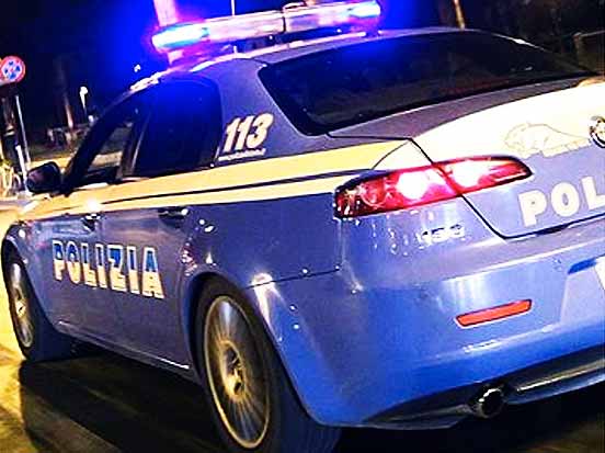 Minorenne dopo un allenamento aggredisce il padre con calci, pugni morsi e colpi di piccozza