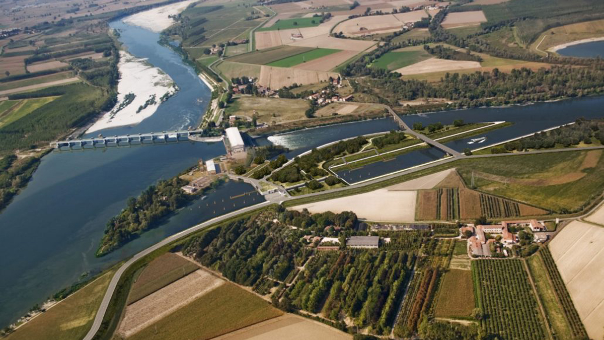 Pontile sradicato e trascinato fino alle porte di Cremona: la situazione del Po