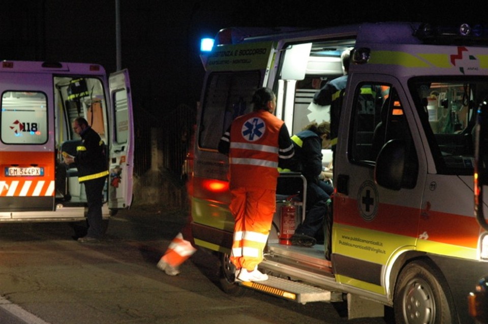 Malore, ciclista investito e incidente stradale SIRENE DI NOTTE
