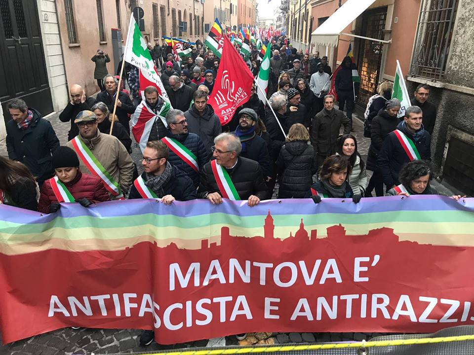 Corteo antifascista a Mantova contro l’insediamento di Casapound: Palazzi in prima fila VIDEO