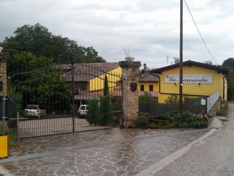 Cameriere rapina ristorante il suo primo giorno di lavoro