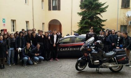 Gli studenti dell’Istituto Tecnico “Carlo D’Arco” in visita alla Caserma dei Carabinieri