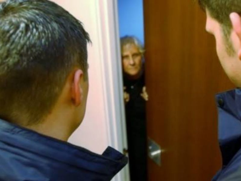 Truffe agli anziani: come difendersi e prevenirle