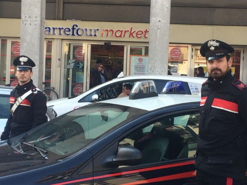 Valigetta rubata in auto, due denunciati per rapina