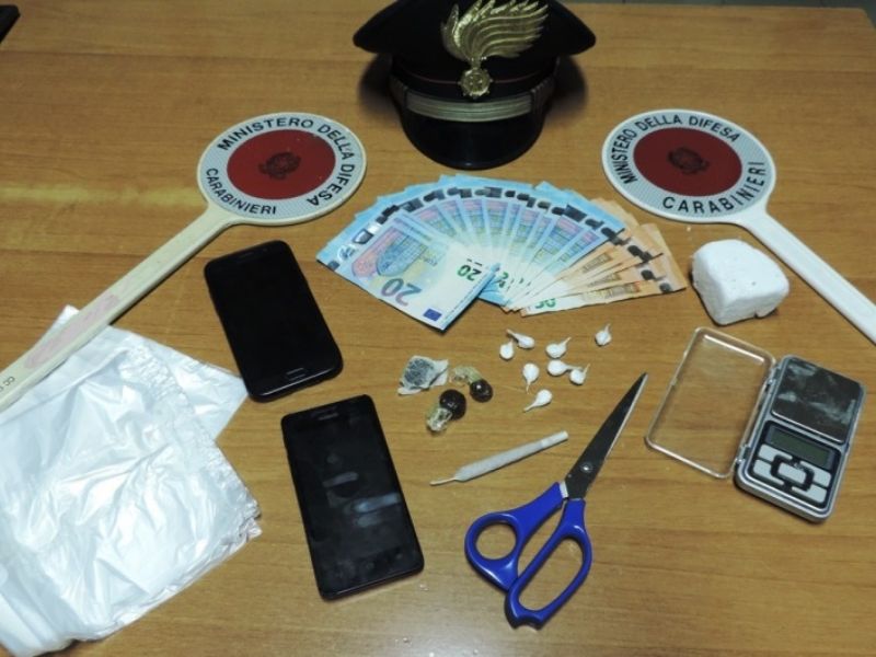 Fermato per un controllo in auto spunta la cocaina: arrestato spacciatore