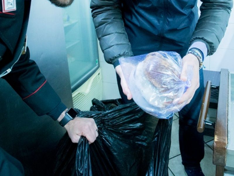 Blitz nel ristorante cinese: sequestrati 220 kg di alimenti